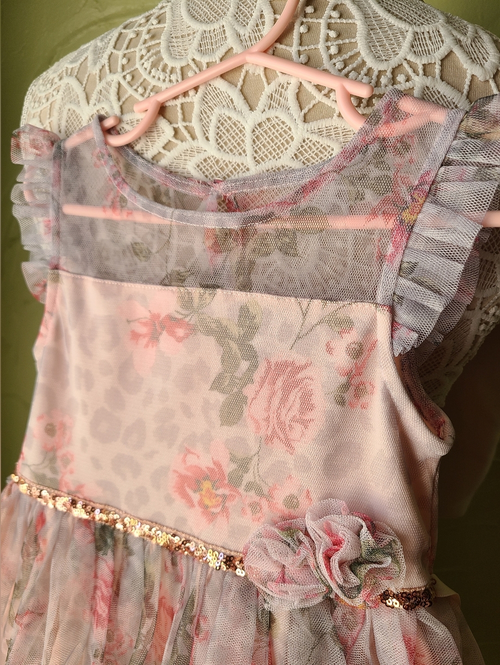 Size 4 - Picture 2 of 7